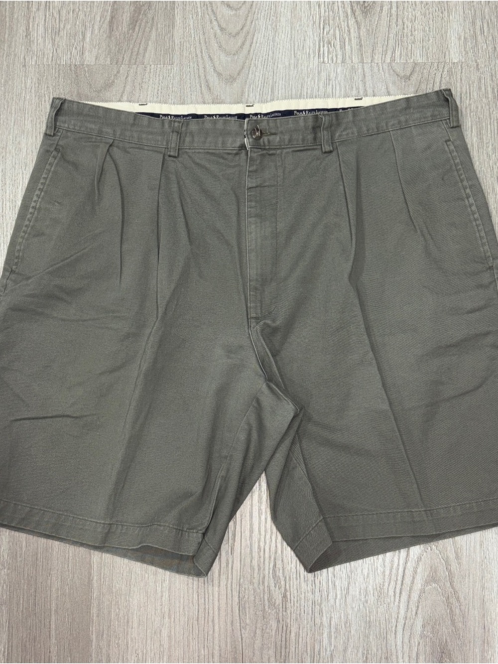Vintage Polo Ralph Lauren
Pleated Chino Shorts Mens Size 40 Olive